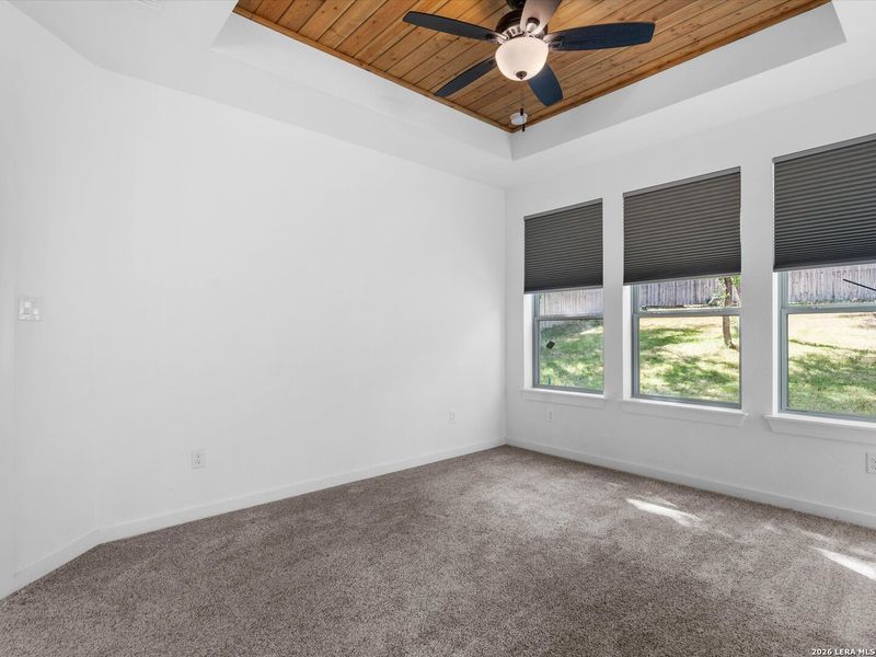 Spacious, unfurnished interior of a new home in , Canyon Lake (Image 20).
