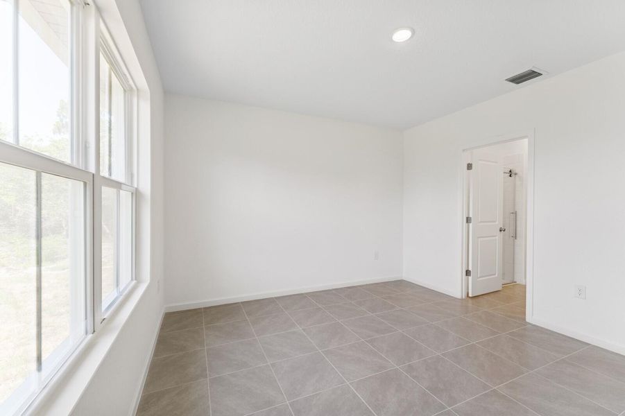 Spacious, unfurnished interior of a new home in Aspire at Port St. Lucie, Port St. Lucie (Image 17).