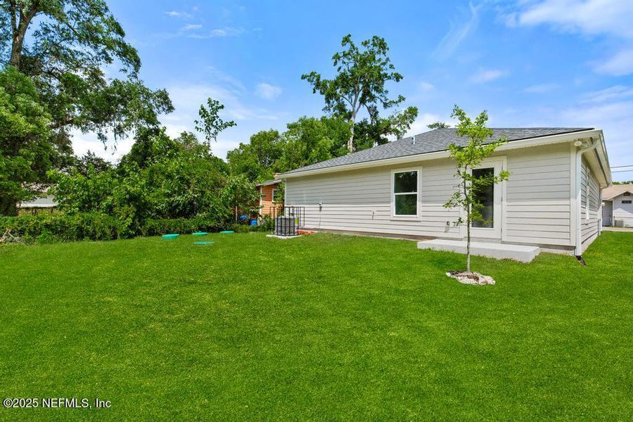 Exterior details and patio area of a home in , Jacksonville (Image 26).