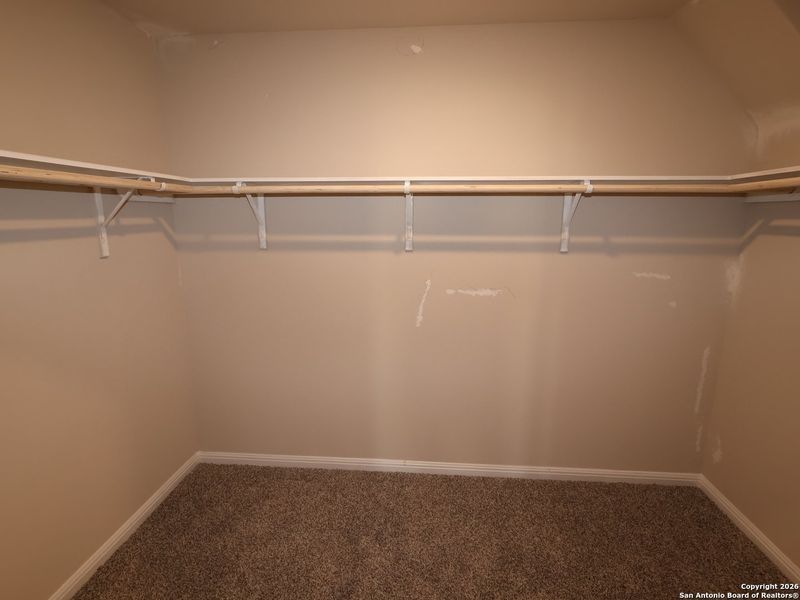 Spacious, unfurnished interior of a new home in Mesquite Ridge, San Antonio (Image 14).