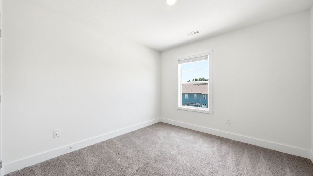 Spacious, unfurnished interior of a new home in Cherokee Crossing, Kodak (Image 23).