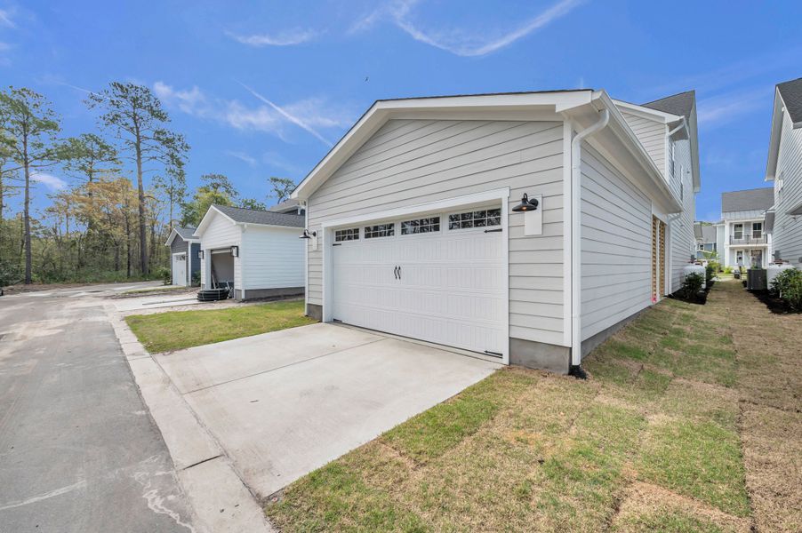 Representative exterior details of a home built from the The Berkley by RobuckHomes in East & Mason, Wilmington (Image 29).