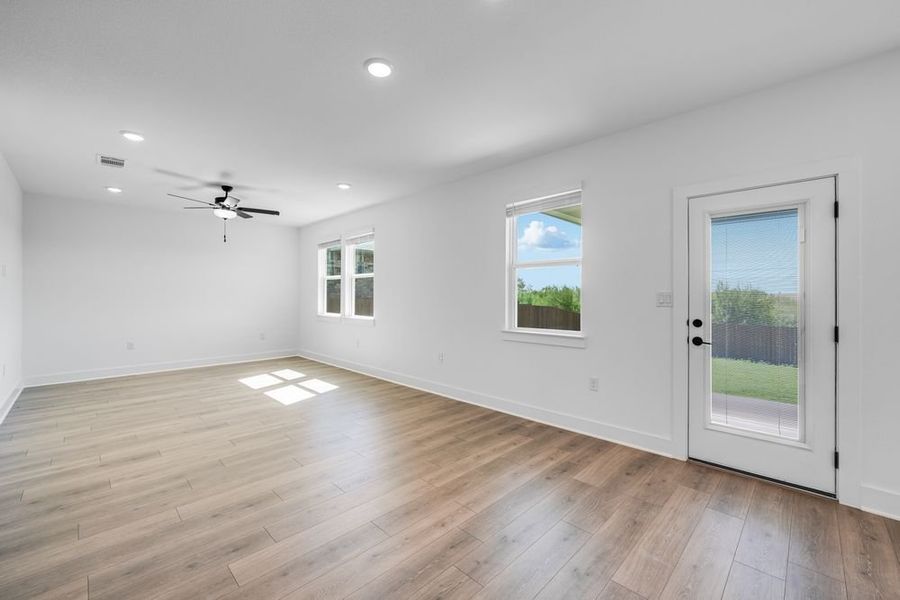 Spacious, unfurnished interior of a new home in Lisso 50s, Pflugerville (Image 9).