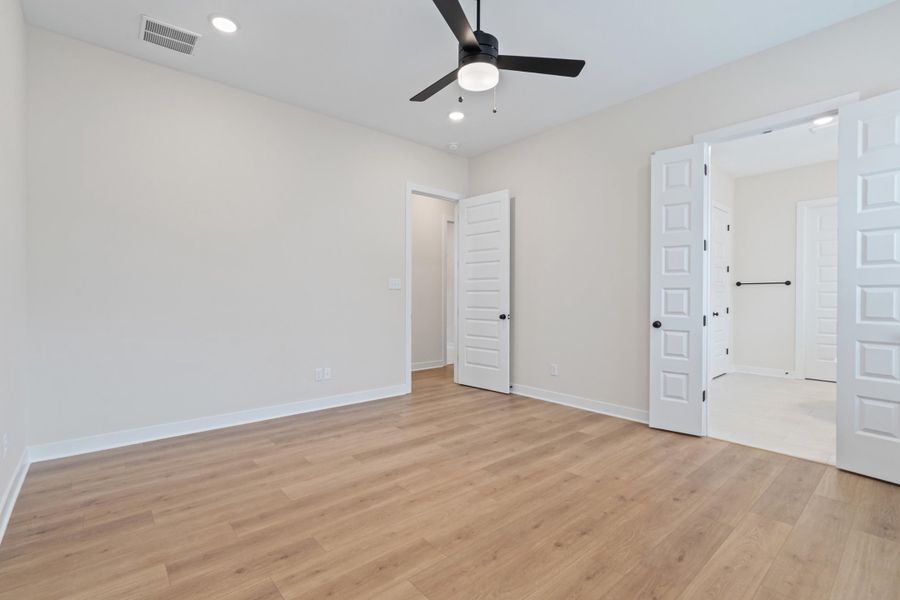 Spacious, unfurnished interior of a new home in Twin Oaks, Oakland (Image 23).