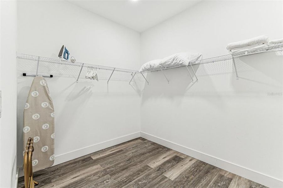 Spacious, unfurnished interior of a new home in , Tampa (Image 26).