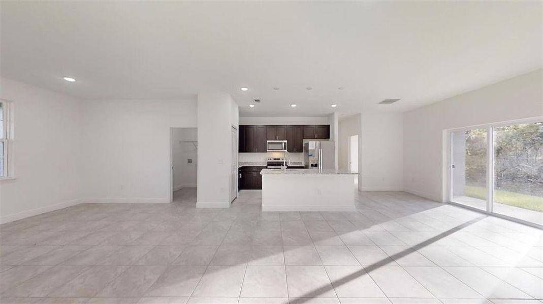 Spacious, unfurnished interior of a new home in , Dunnellon (Image 25).