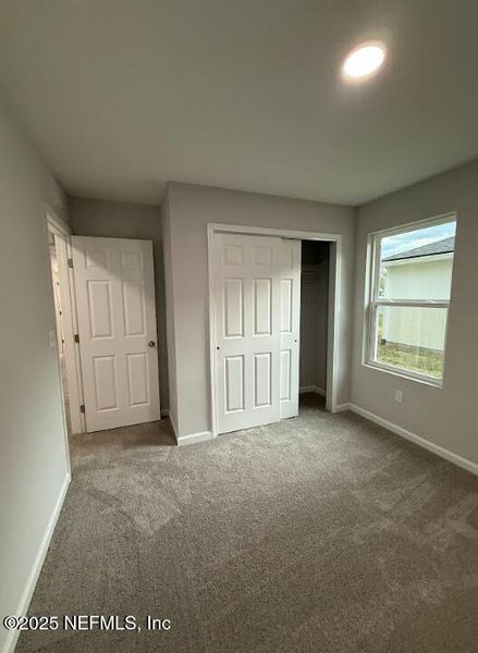 Spacious, unfurnished interior of a new home in , Jacksonville (Image 5).
