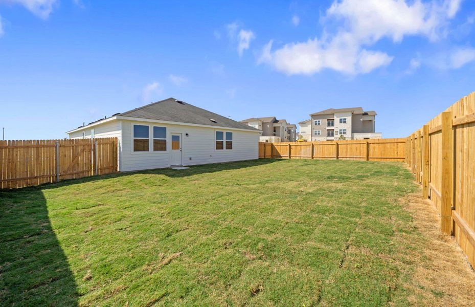 Exterior details and patio area of a home in Alto, San Marcos (Image 3).