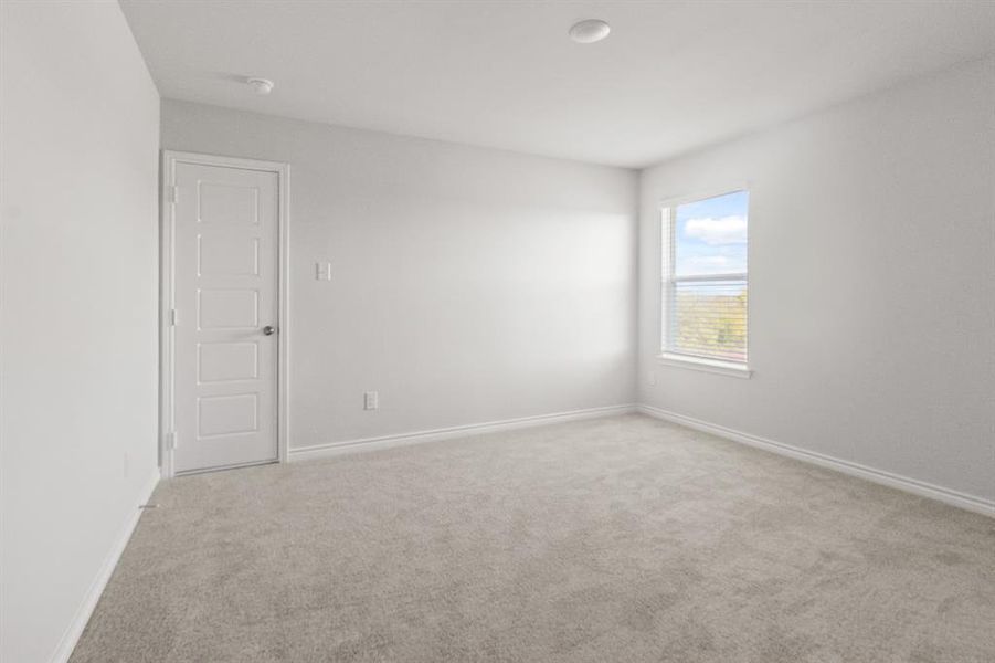Spacious, unfurnished interior of a new home in Retreat at Fossil Creek, Fort Worth (Image 11).