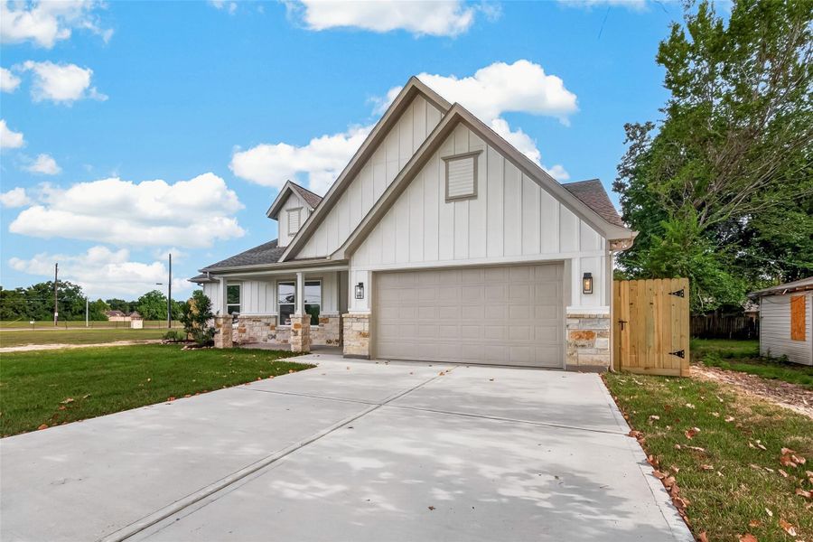 Front exterior of a new home in , Deer Park, TX, highlighting curb appeal (Image 17).