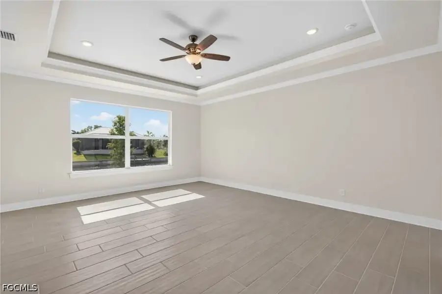 Spacious, unfurnished interior of a new home in Cape Coral, Cape Coral (Image 32).