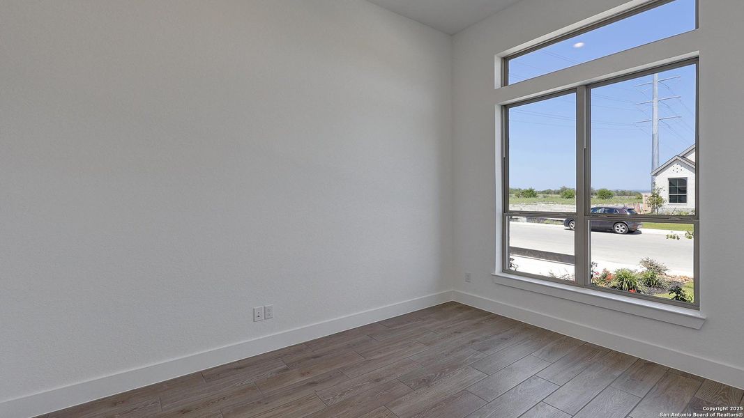 Spacious, unfurnished interior of a new home in Haby Hill 60', San Antonio (Image 23).