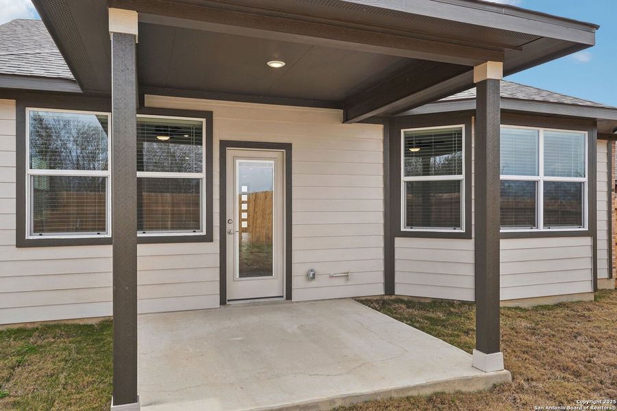 Exterior details and patio area of a home in Carmel Ranch, Schertz (Image 31).