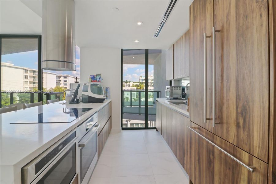 Furnished interior view inside a new home in Alana Bay Harbor Islands, Bal Harbour (Image 26).