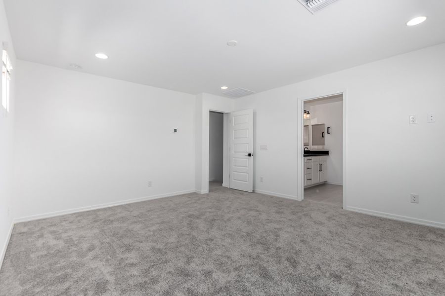 Representative unfurnished interior of a home built from the Winsor by Taylor Morrison in Allen Ranches Discovery Collection, Litchfield Park (Image 18).