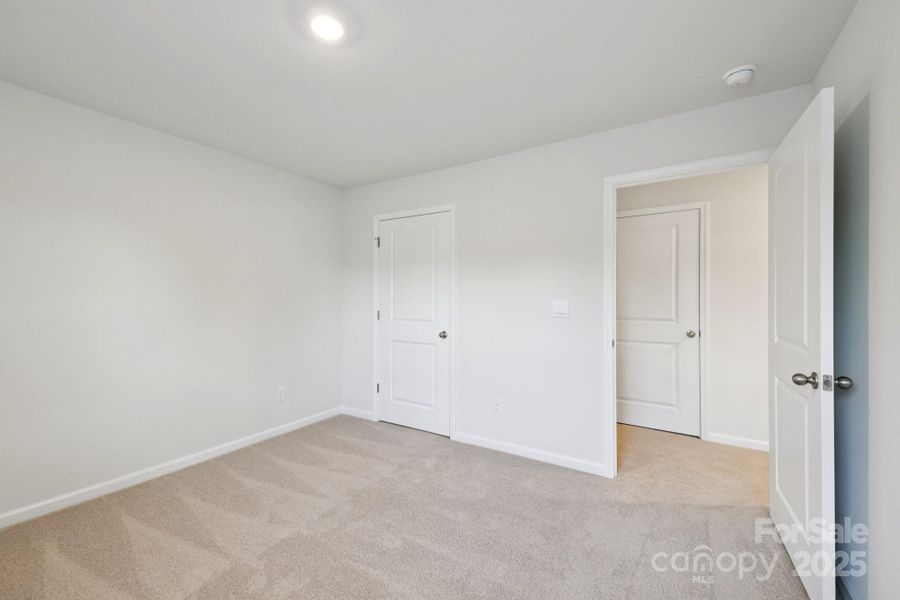 Spacious, unfurnished interior of a new home in Blackstone Bay Townhomes, Sherrills Ford (Image 26).