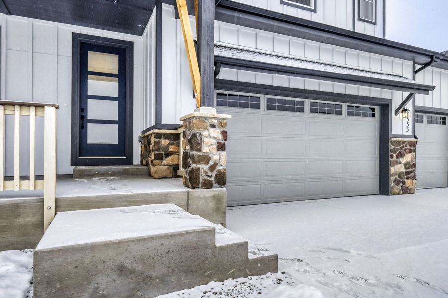 8335 Jesse - Front Entryway