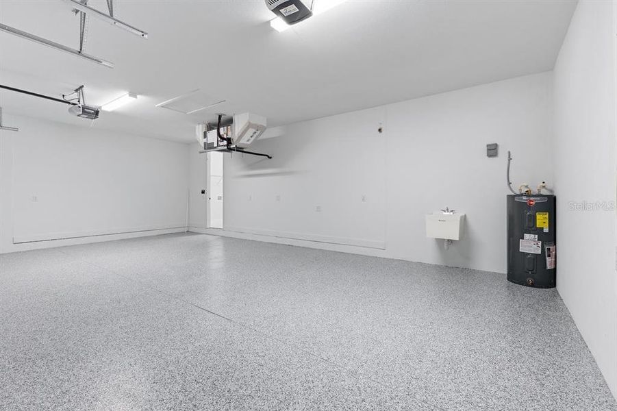 Spacious, unfurnished interior of a new home in , Englewood (Image 43).