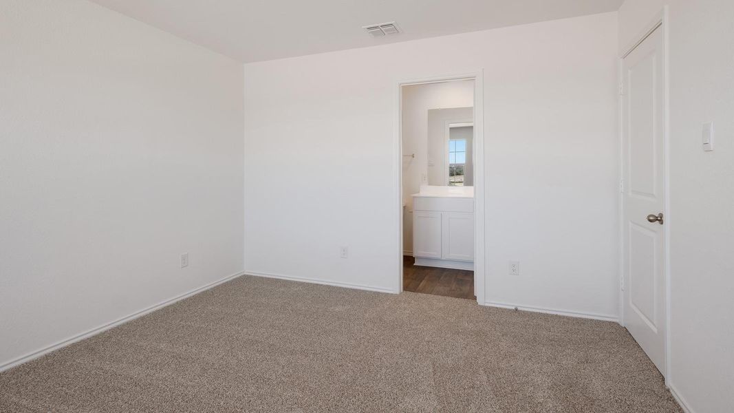 Spacious, unfurnished interior of a new home in Valverde, Bastrop (Image 12).