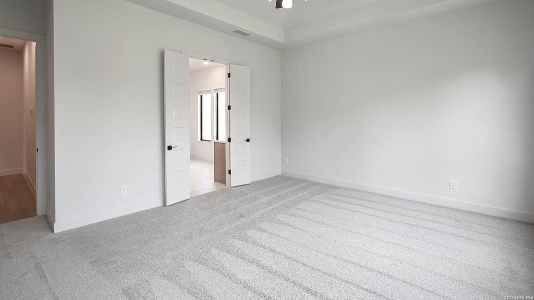 Spacious, unfurnished interior of a new home in Kinder Ranch, San Antonio (Image 27).