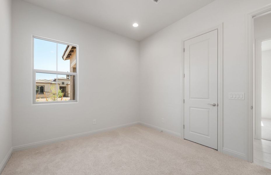 Spacious, unfurnished interior of a new home in Artisan at Asante, Surprise (Image 24).