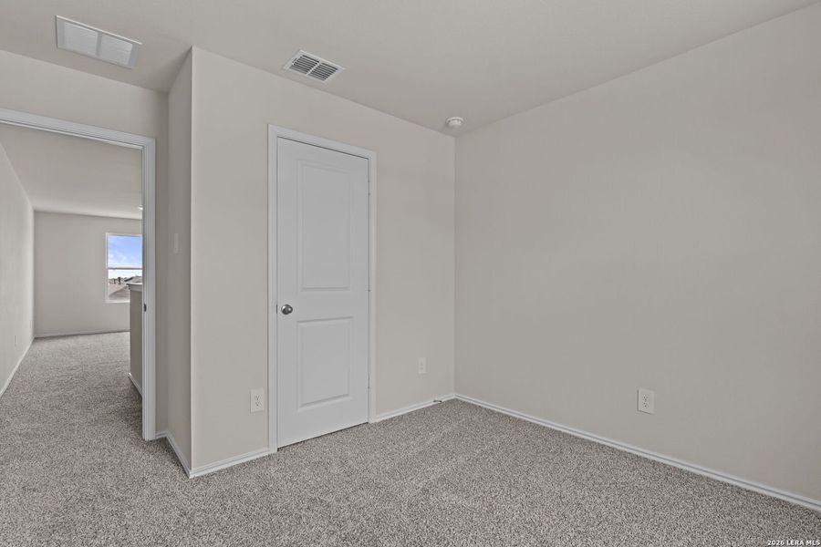Spacious, unfurnished interior of a new home in Spring Valley, New Braunfels (Image 29).