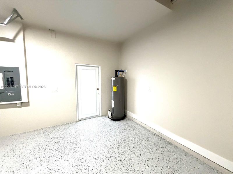 Spacious, unfurnished interior of a new home in , Lehigh Acres (Image 15).