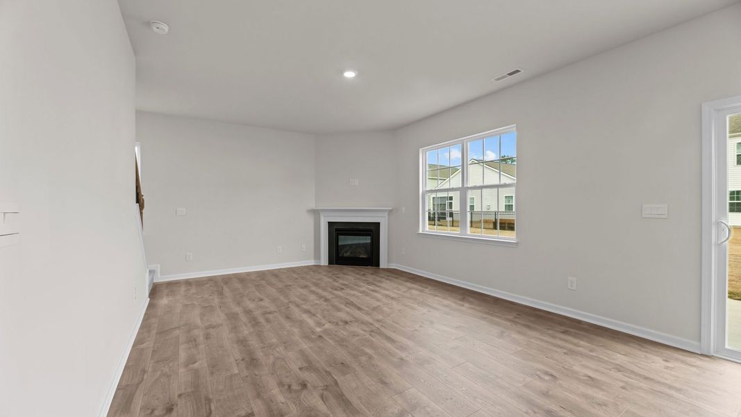 Spacious, unfurnished interior of a new home in West New Bern, New Bern (Image 12).