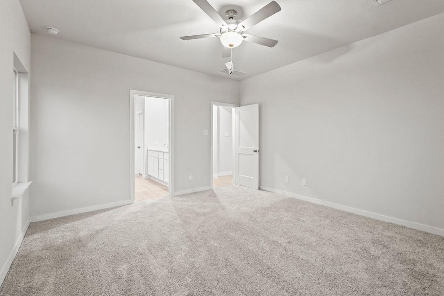 Spacious, unfurnished interior of a new home in Bayou Bend, Angleton (Image 13). Spacious, unfurnished interior of a new home in Bayou Bend, Angleton (Image 13).