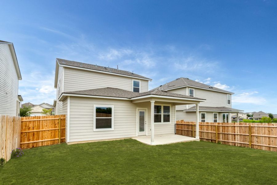Exterior details and patio area of a home in Weston Oaks, San Antonio (Image 4).