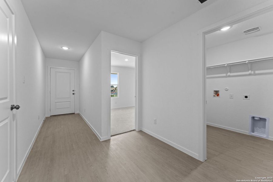 Spacious, unfurnished interior of a new home in Lodi Grove, Floresville (Image 17). Spacious, unfurnished interior of a new home in Lodi Grove, Floresville (Image 17).