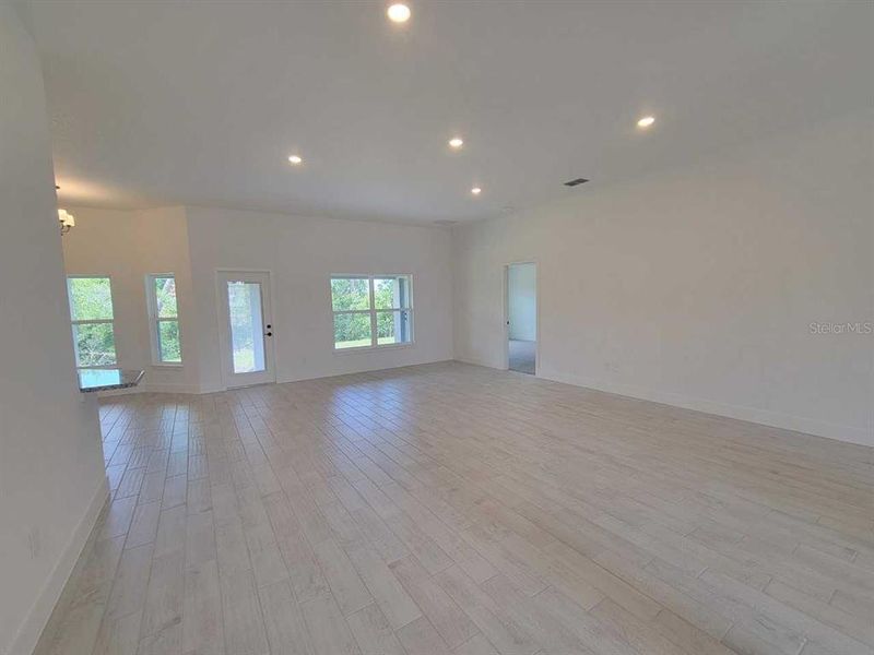 Spacious, unfurnished interior of a new home in , Ocala (Image 16).