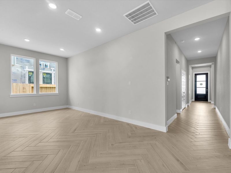Spacious, unfurnished interior of a new home in Jubilee 50′, Hockley (Image 13).