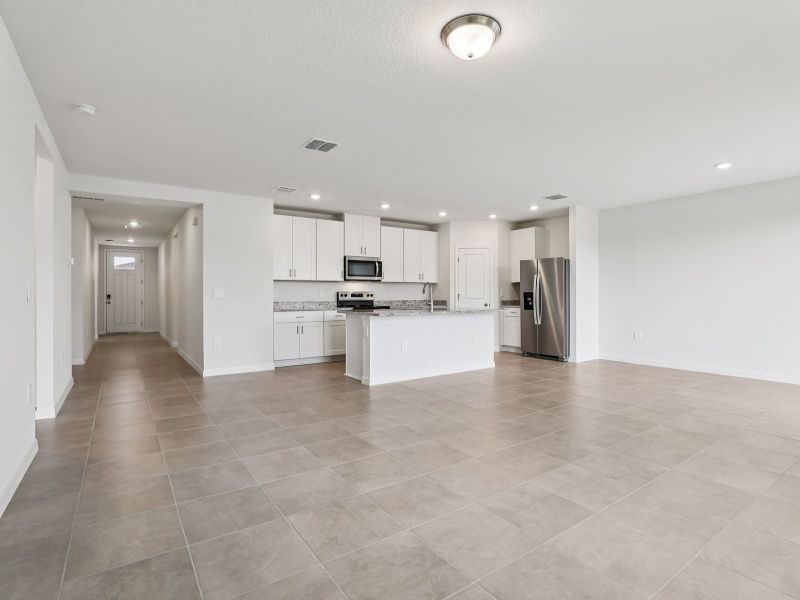 Spacious, unfurnished interior of a new home in The Grove at Stuart Crossing - Classic Series, Bartow (Image 9).