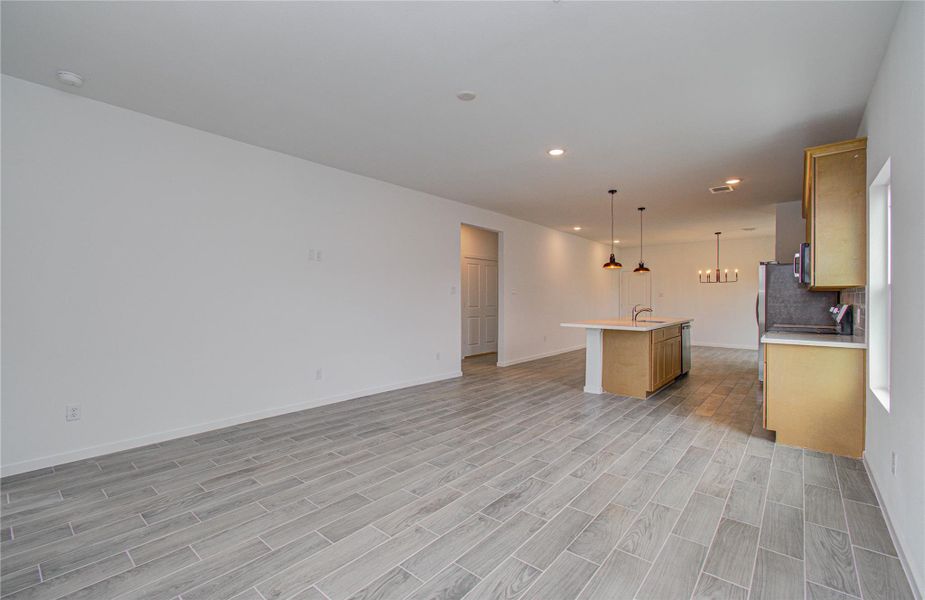 Spacious, unfurnished interior of a new home in , Hempstead (Image 11).