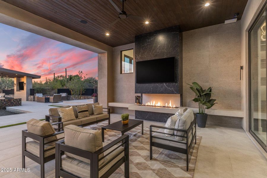 Outdoor patio fireplace