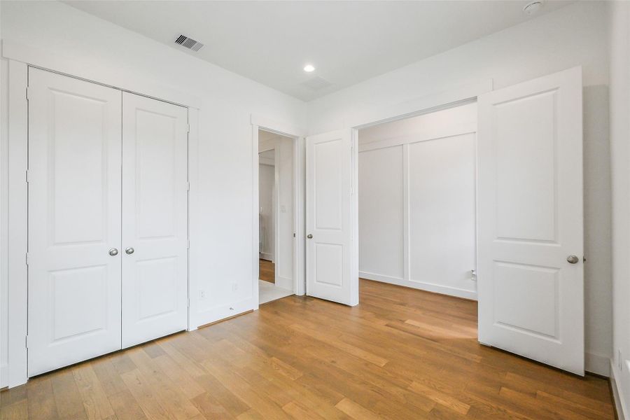 Spacious, unfurnished interior of a new home in Timbergrove Trails, Houston (Image 32).