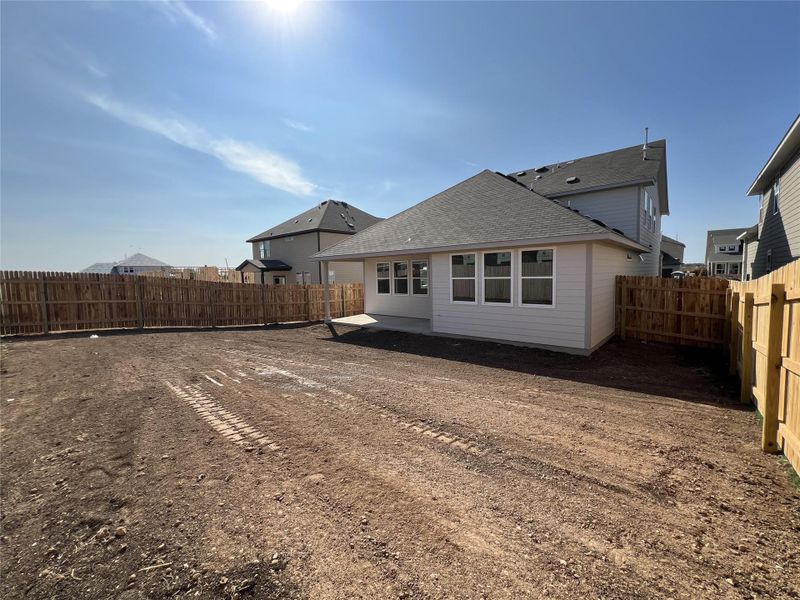 Exterior details and patio area of a home in Rolling Glen, Hutto (Image 10).