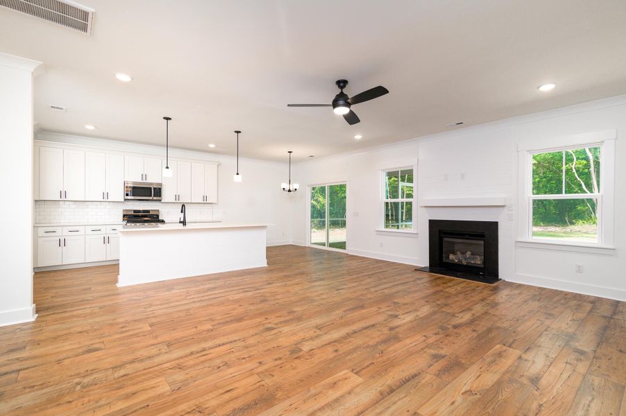 Spacious, unfurnished interior of a new home in , Charleston (Image 36).