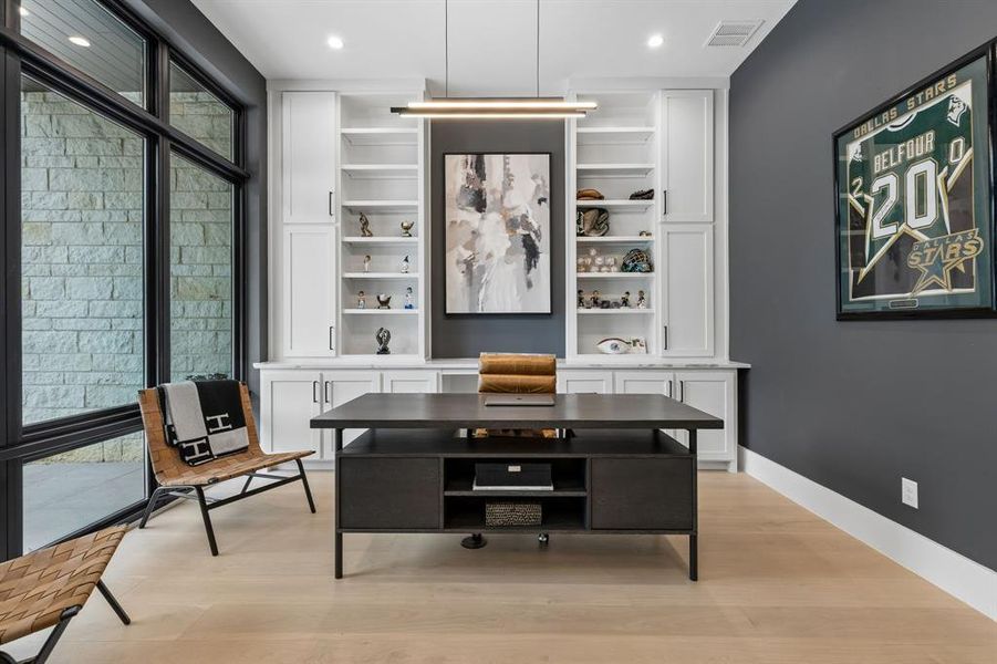 Furnished interior view inside a new home in , Colleyville (Image 14).