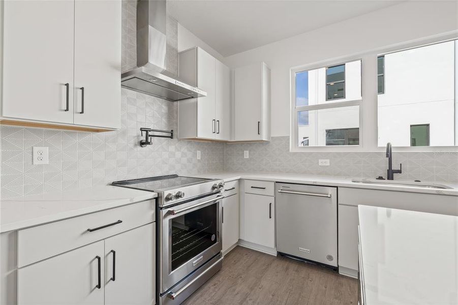 Furnished interior view inside a new home in Alante, St. Petersburg (Image 11).