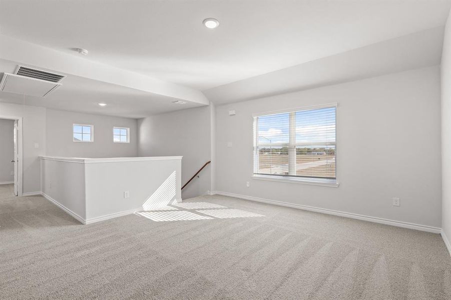 Spacious, unfurnished interior of a new home in Sycamore Landing, Fort Worth (Image 14).