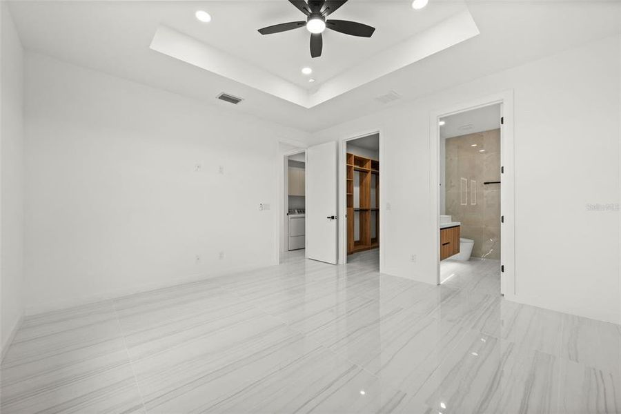 Spacious, unfurnished interior of a new home in , Cape Coral (Image 23).