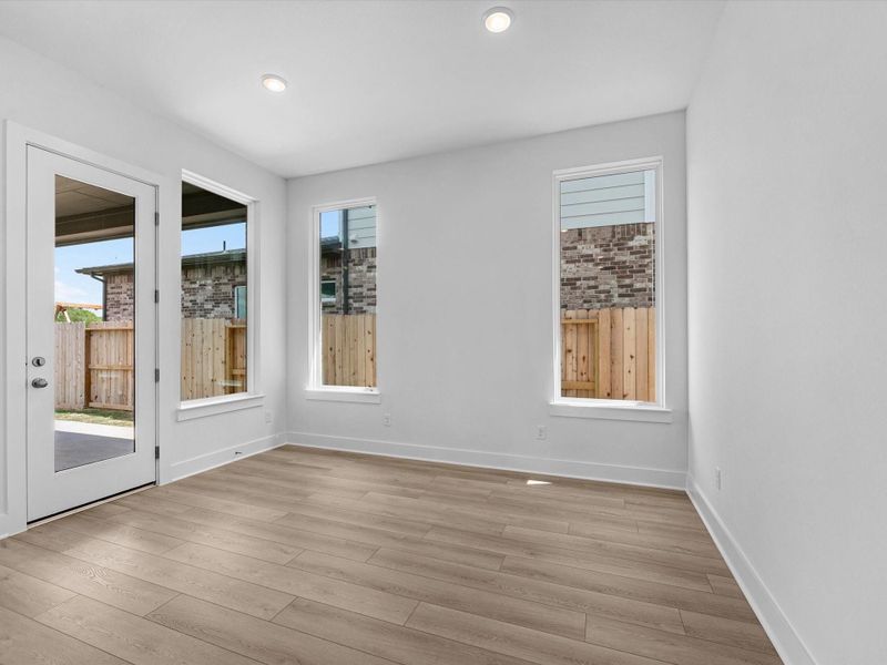 Spacious, unfurnished interior of a new home in Tompkins Reserve, Katy (Image 13).