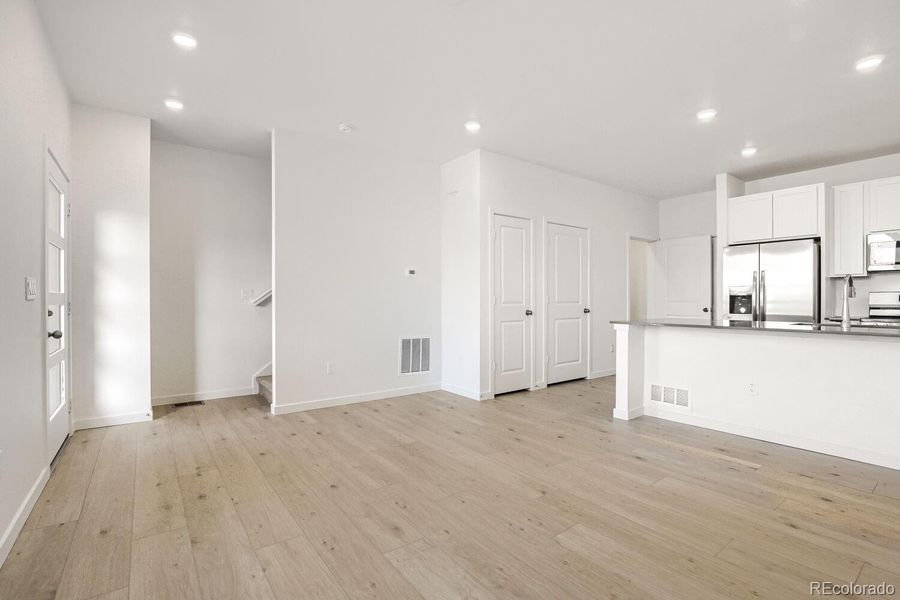 Spacious, unfurnished interior of a new home in Parterre, Thornton (Image 7).