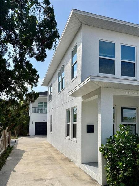 Exterior details and patio area of a home in , St. Petersburg (Image 3).