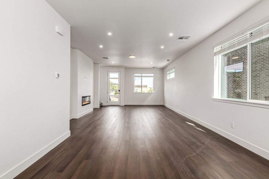 Spacious, unfurnished interior of a new home in Ascent at Inverness, Englewood (Image 21).
