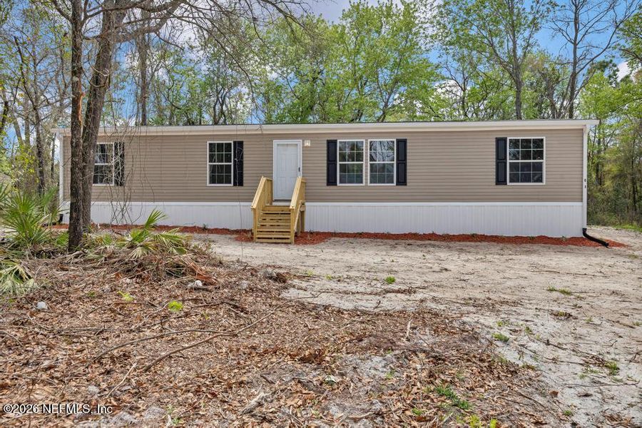 Exterior details and patio area of a home in , Middleburg (Image 24).