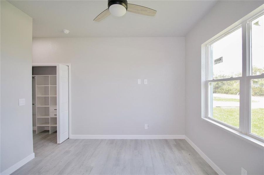 Spacious, unfurnished interior of a new home in , Sebring (Image 27).
