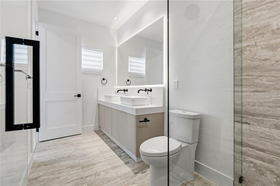 Furnished interior view inside a new home in , Montverde (Image 5).